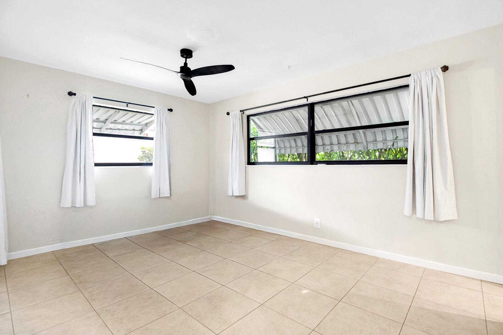 SHOREWOOD - Residential