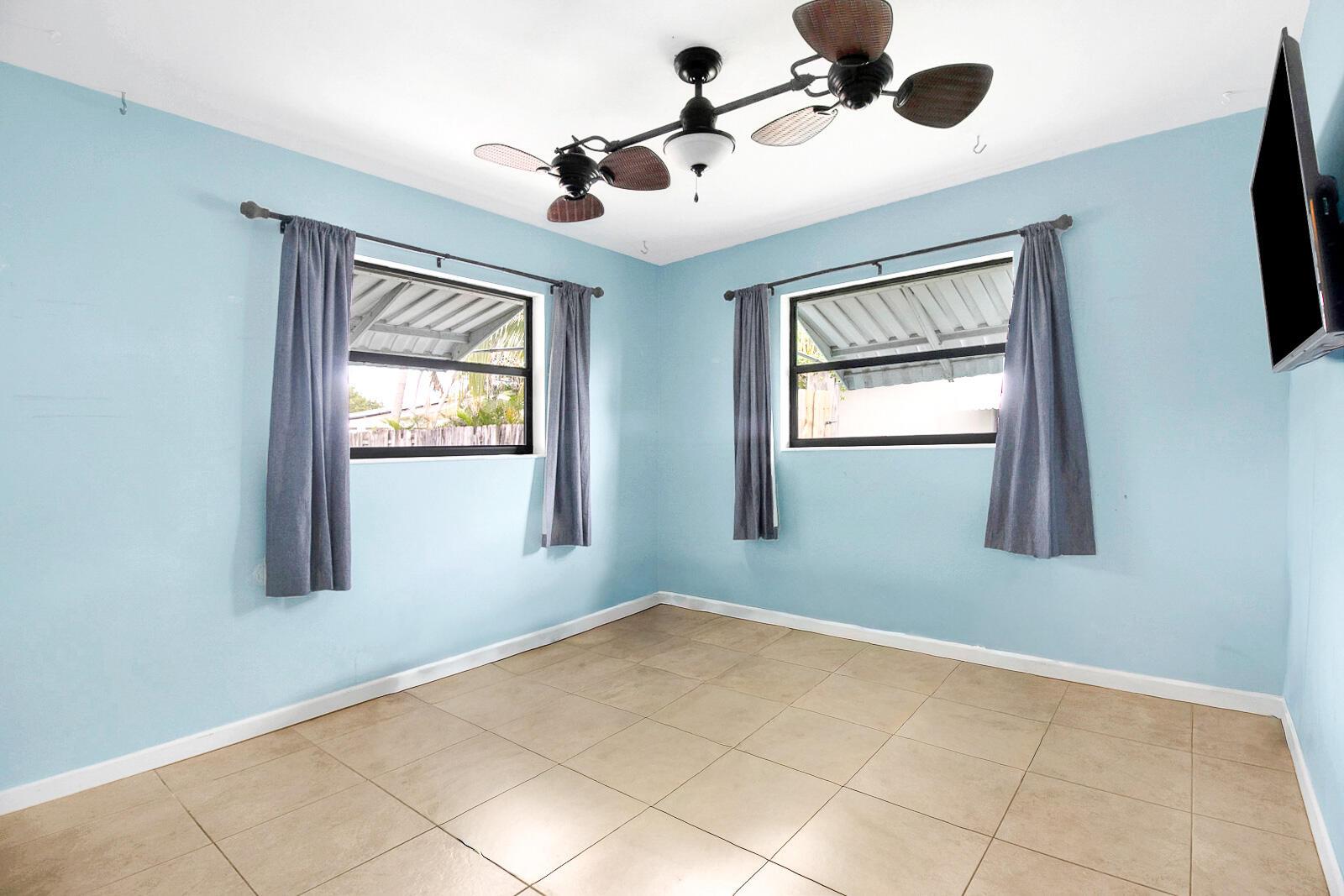 SHOREWOOD - Residential