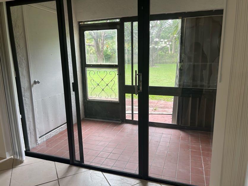 FOREST HILL VILLAS GARDEN - Residential Lease