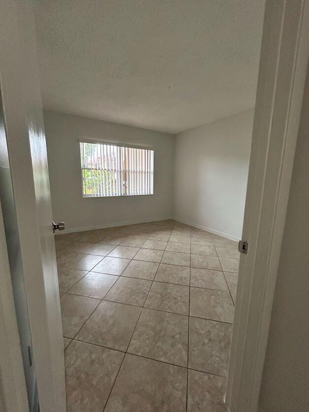 FOREST HILL VILLAS GARDEN - Residential Lease