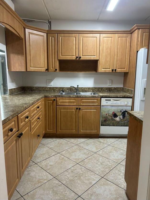 FOREST HILL VILLAS GARDEN - Residential Lease