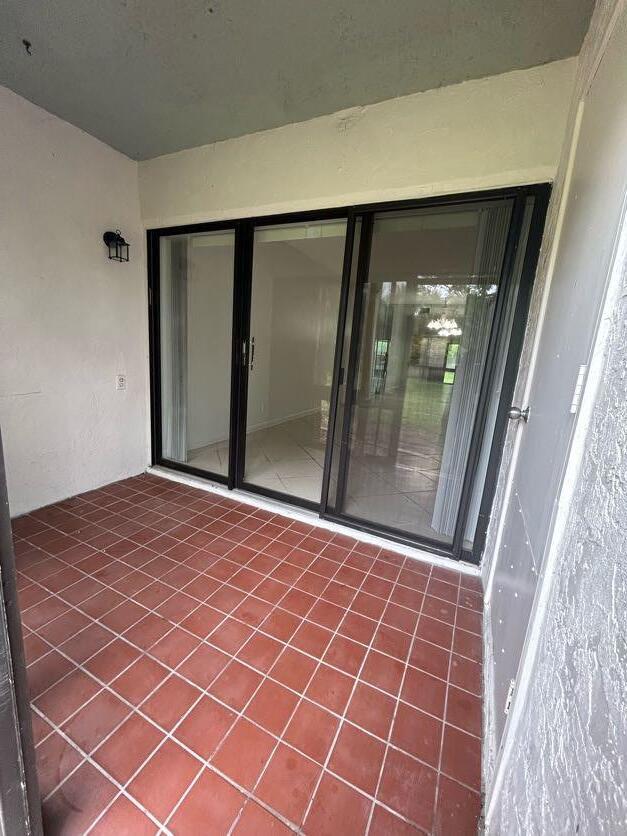 FOREST HILL VILLAS GARDEN - Residential Lease