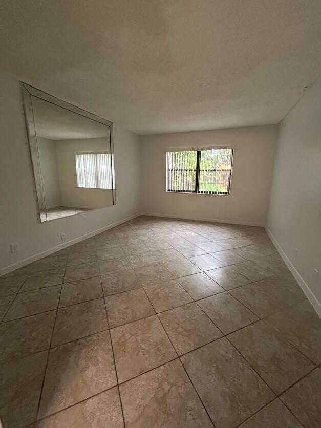 FOREST HILL VILLAS GARDEN - Residential Lease