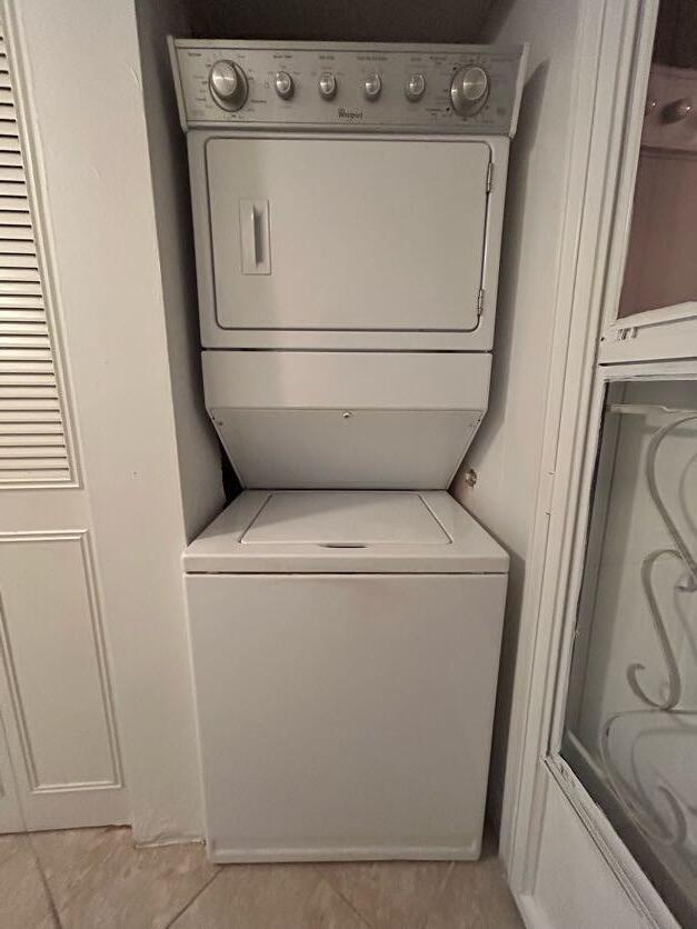 FOREST HILL VILLAS GARDEN - Residential Lease