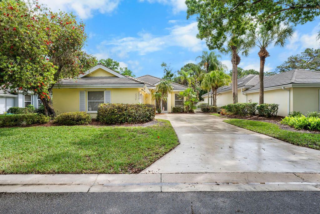 Photo of 7627 SE Fiddlewood Lane, Hobe Sound, FL 33455 (MLS # B26014248)