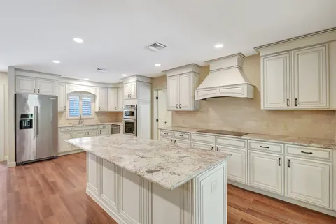6845 Lakeside Road, West Palm Beach, FL MLS: R11056807