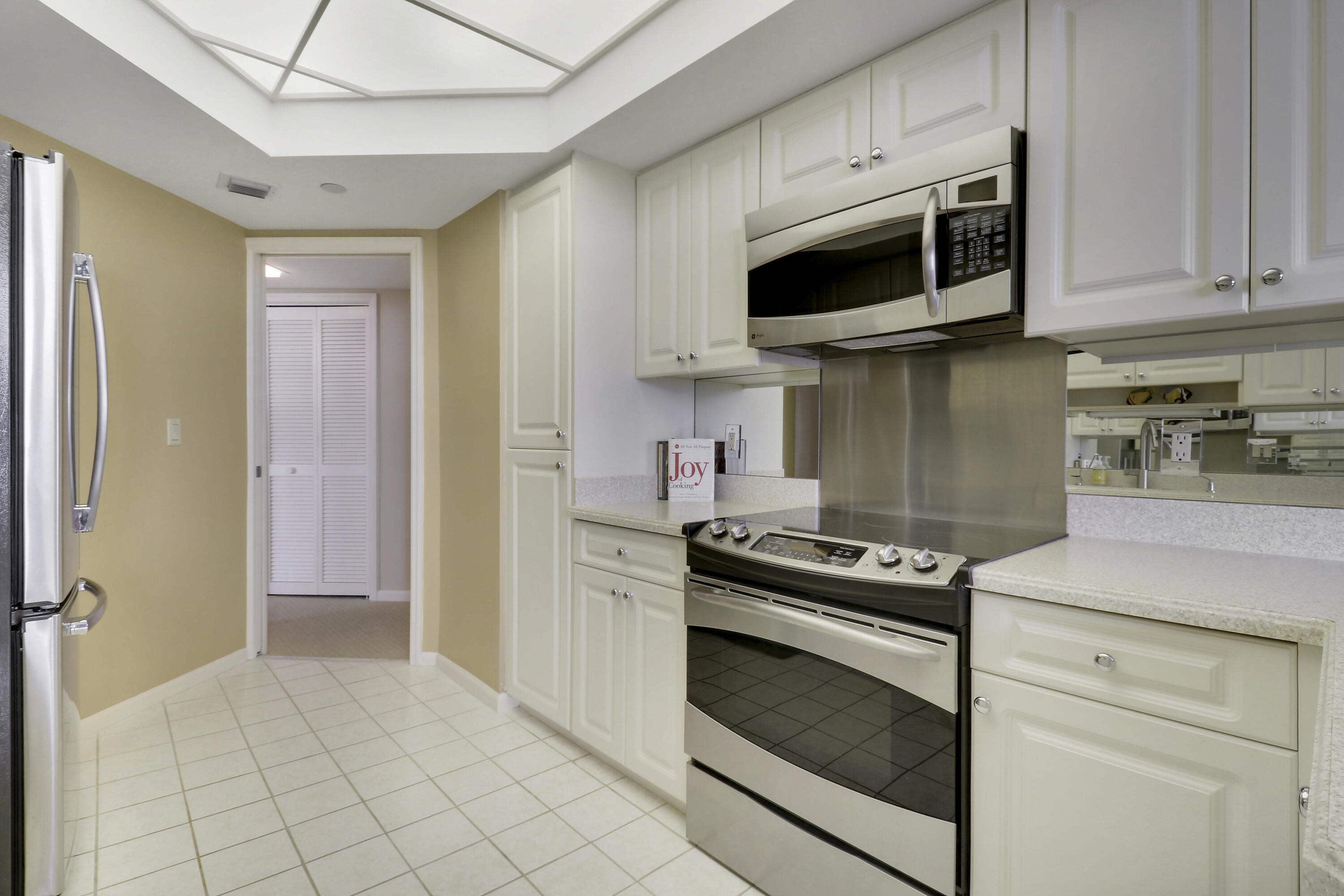 SOUTHPORTE ONE AT JONATHANS LANDING CONDO - Residential