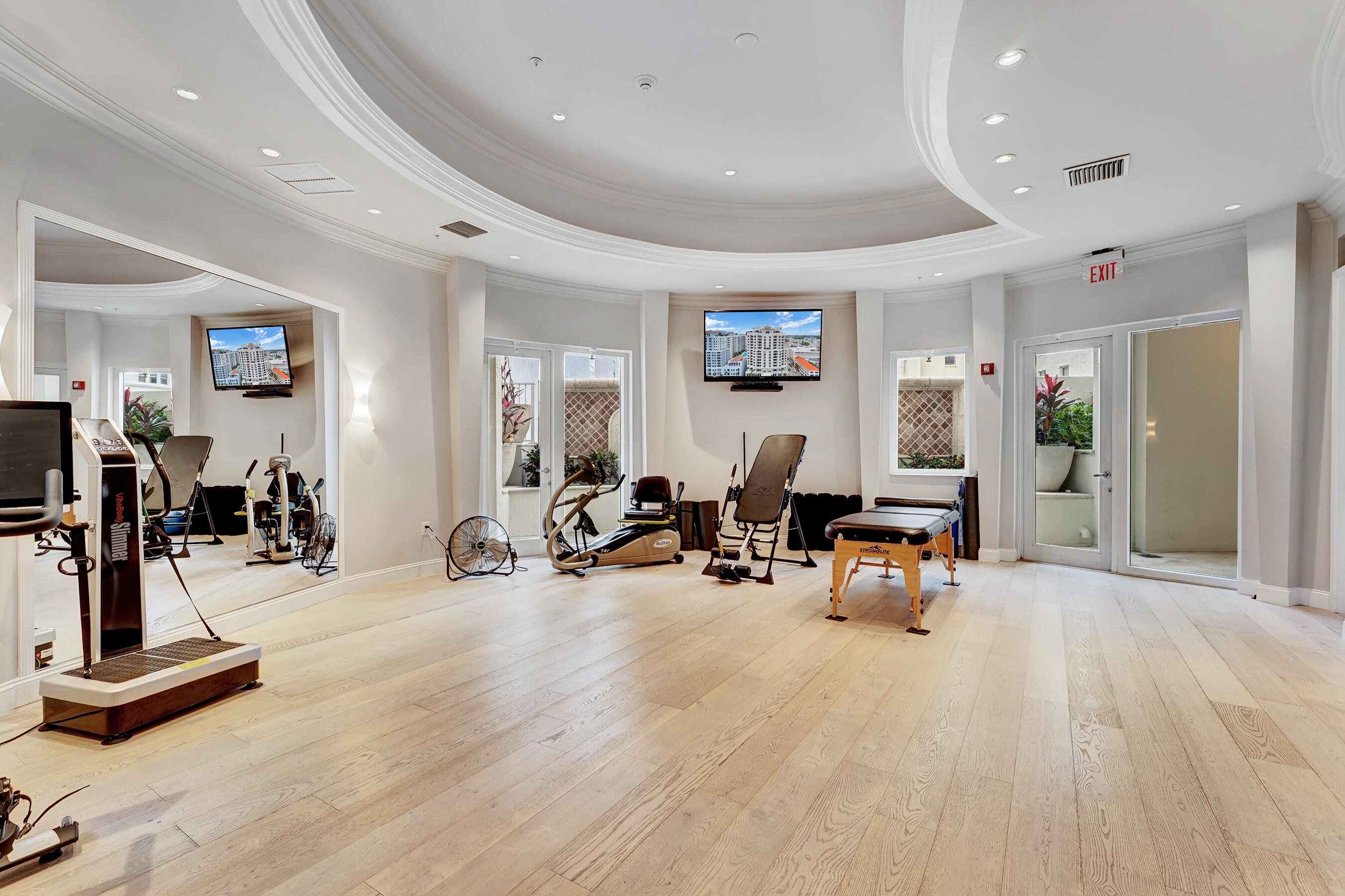 ESPLANADE GRANDE CONDO - Residential