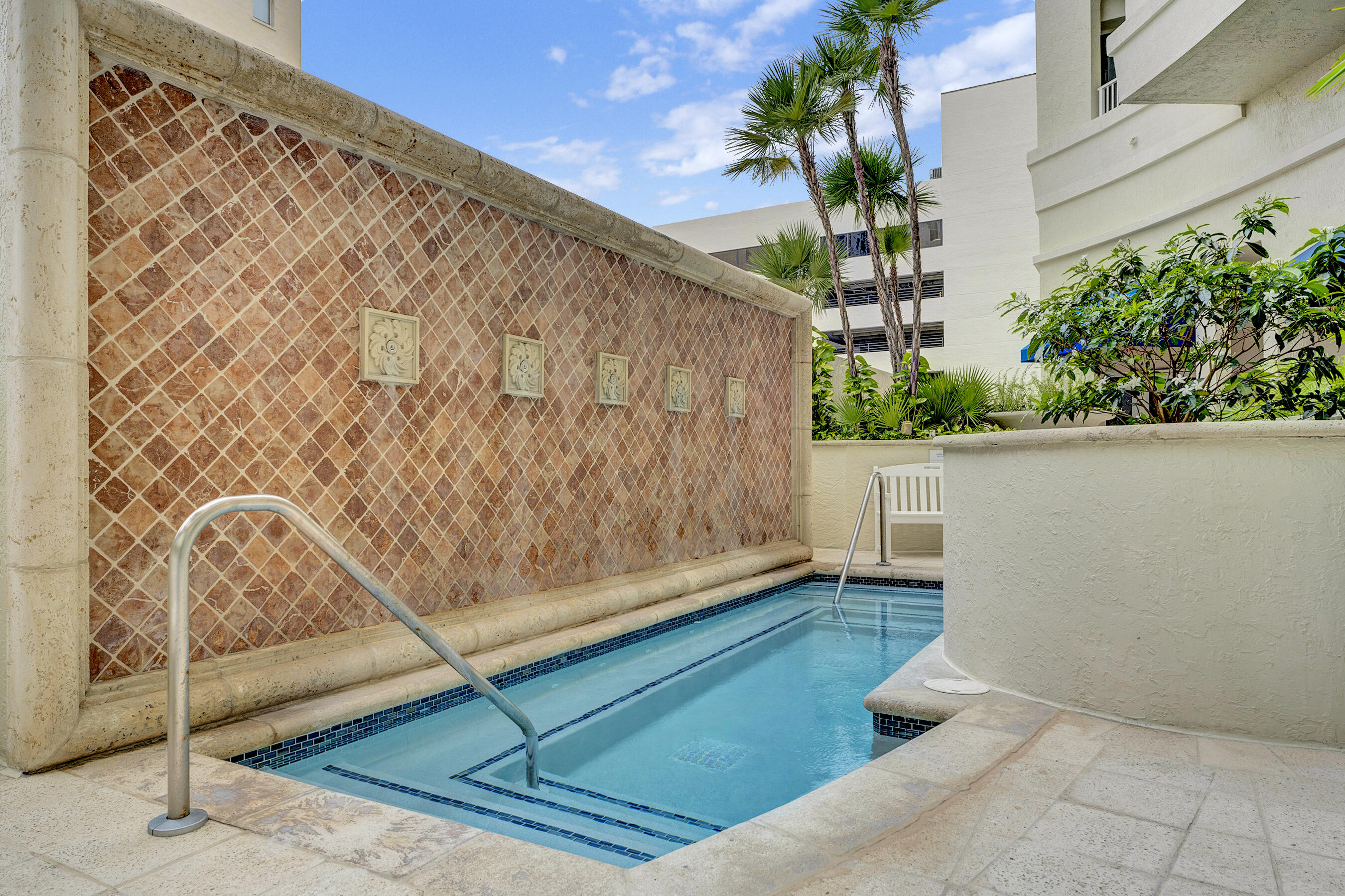 ESPLANADE GRANDE CONDO - Residential