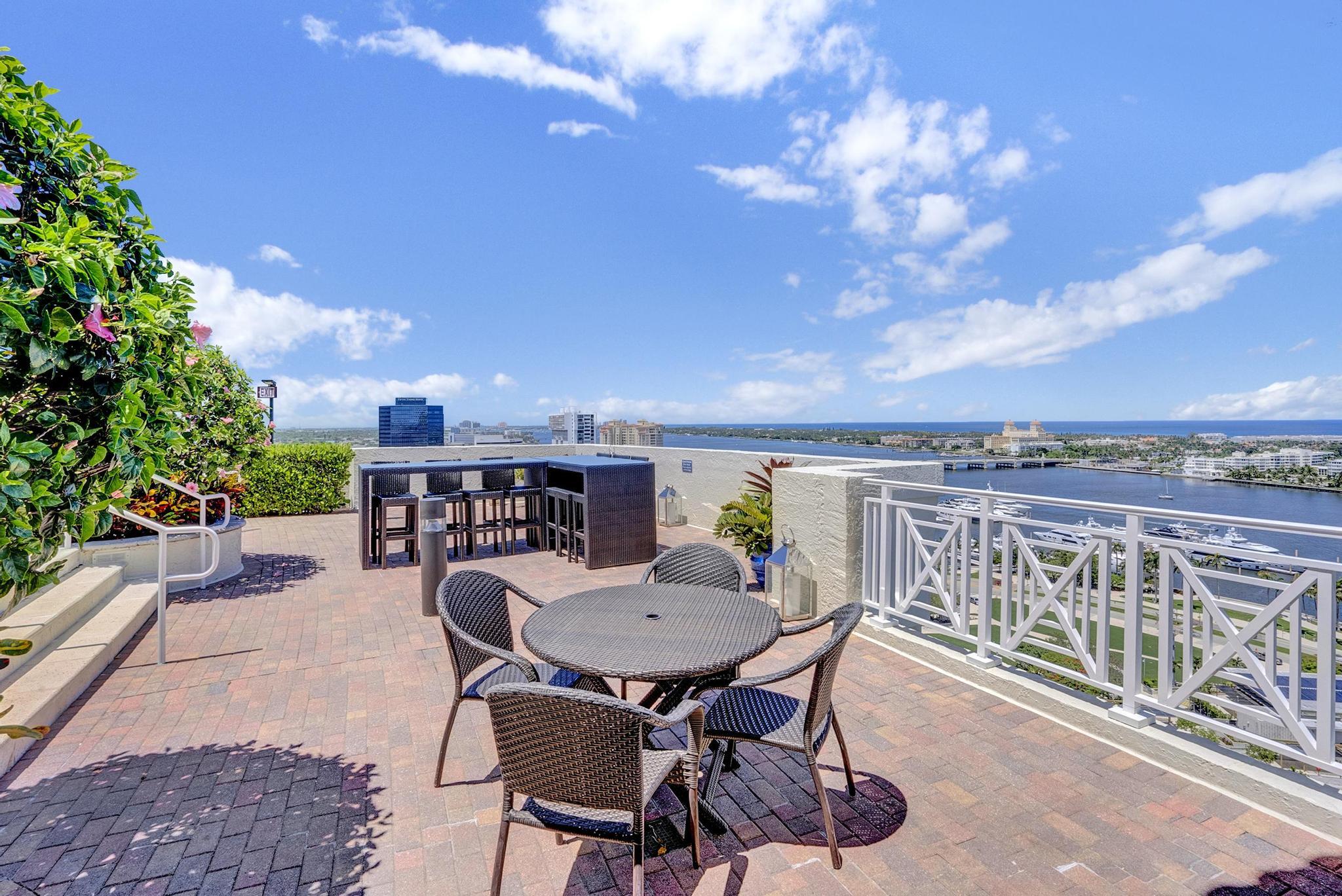 ESPLANADE GRANDE CONDO - Residential