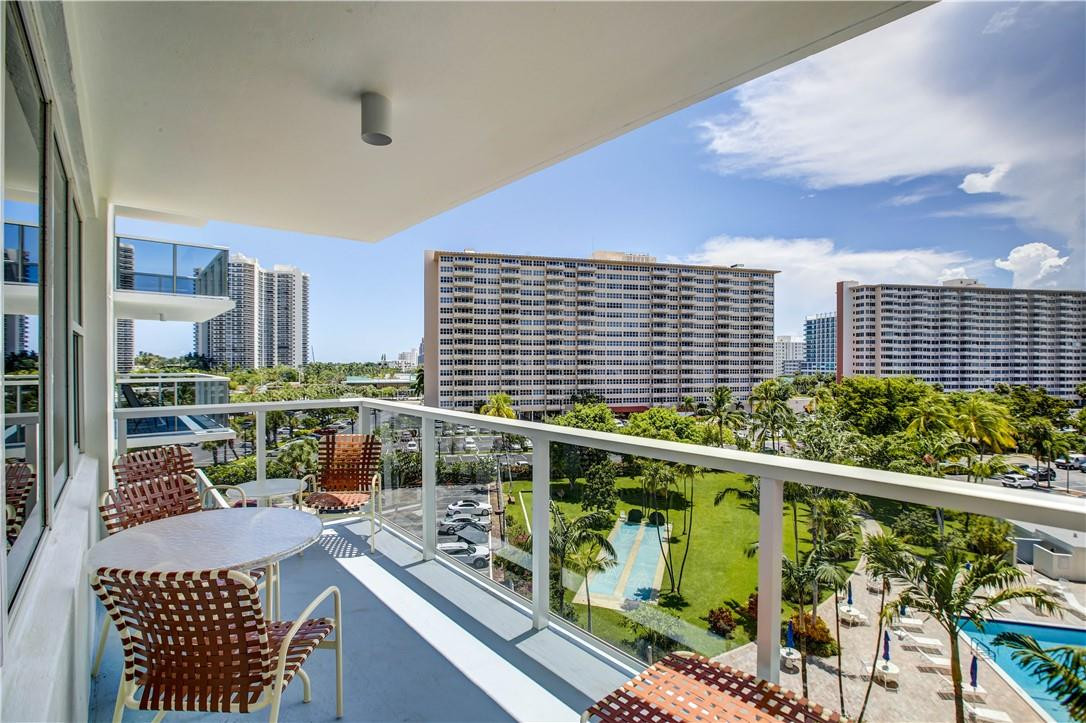 Coral Ridge Towers East - Residential