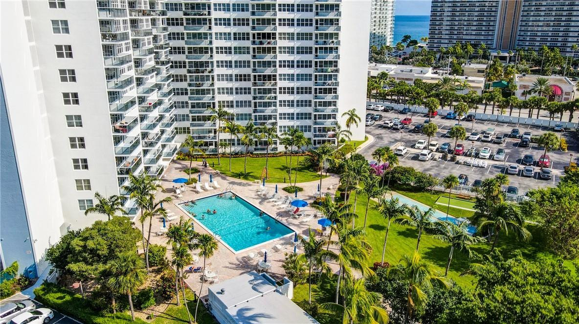Coral Ridge Towers East - Residential
