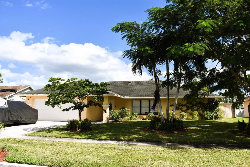 Photo of 120 Sunflower Circle, Royal Palm Beach, FL 33411 (MLS # R11151975)