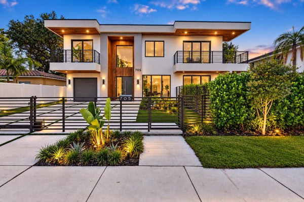 705 SW 8TH TER, FORT LAUDERDALE, FL 33315 - Image 0d68497f4e11d0bc3adcbfa55e542d17/1516623344
