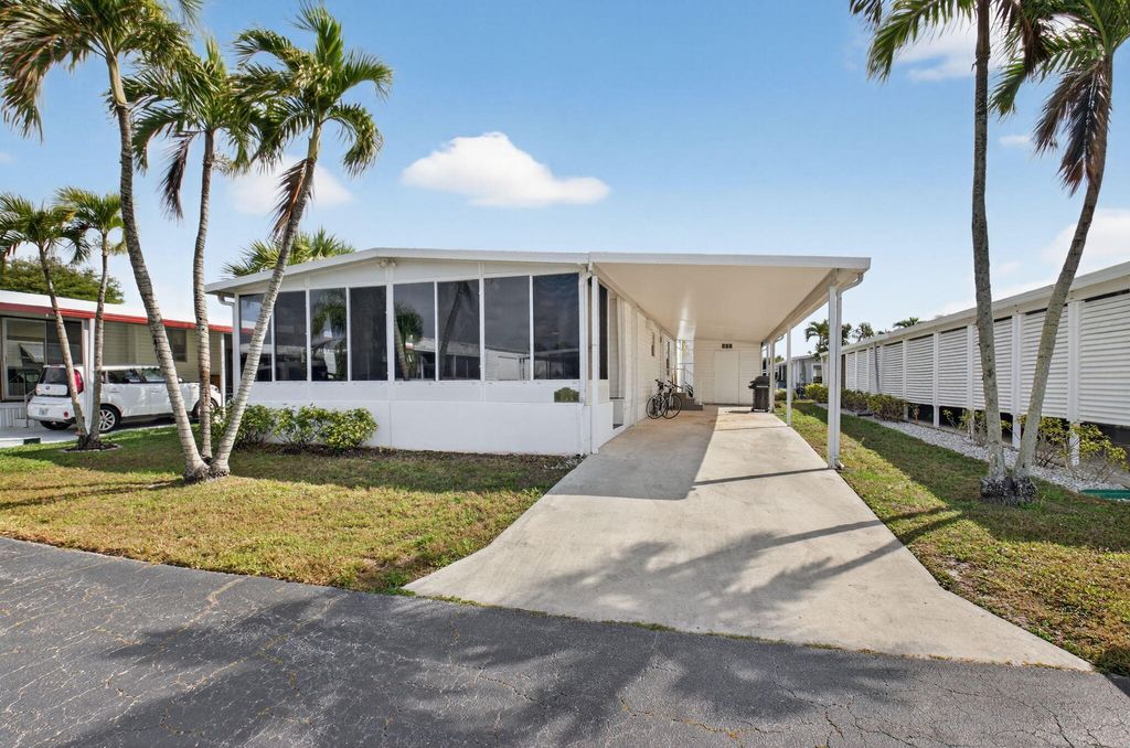 Photo of 53002 Del Rio Bay, Boynton Beach, FL 33436 (MLS # R11165591)