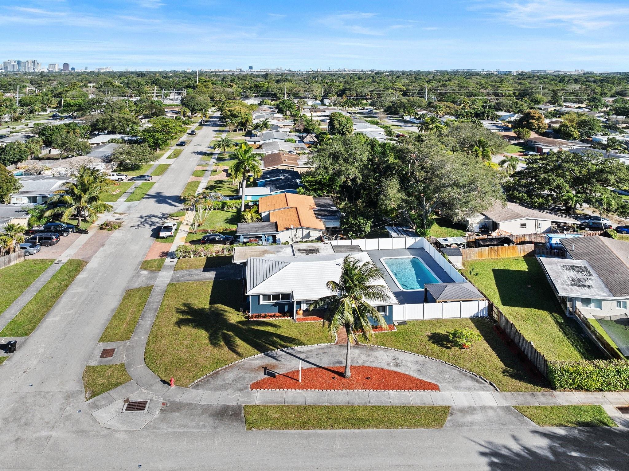 1900 SW 33rd Ave, Fort Lauderdale, FL, 33312/$599,900 1 1900 SW 33rd Ave