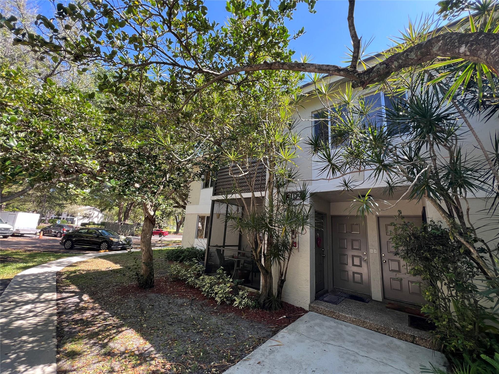 302 Gardens Dr 201