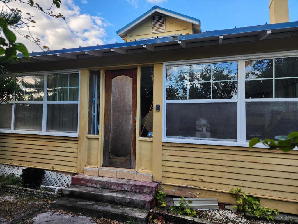 Photo of 1906 Easter Avenue, Fort Pierce, FL 34950 (MLS # R11014910)