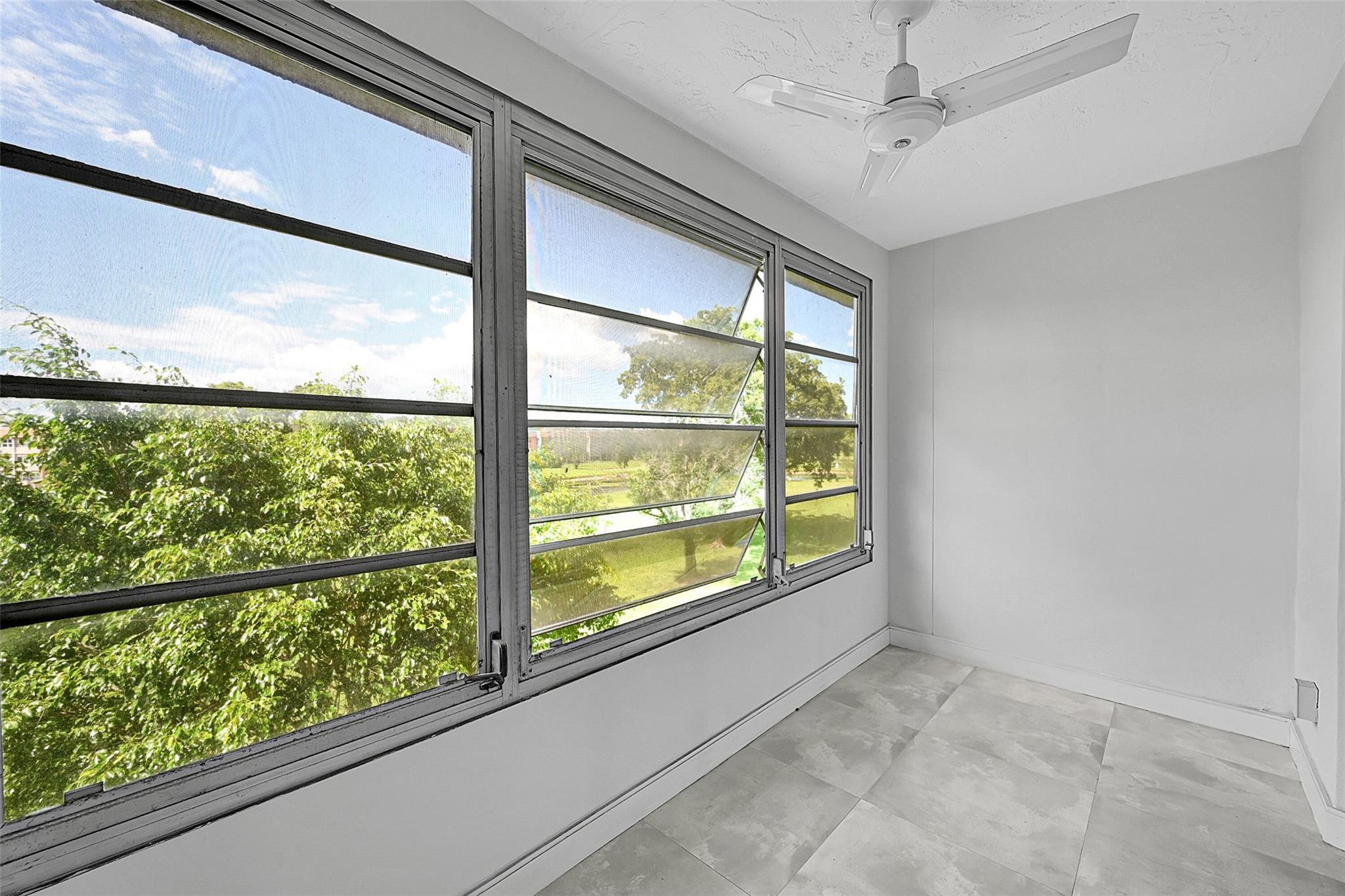 SUNRISE LAKES PHASE III - Residential