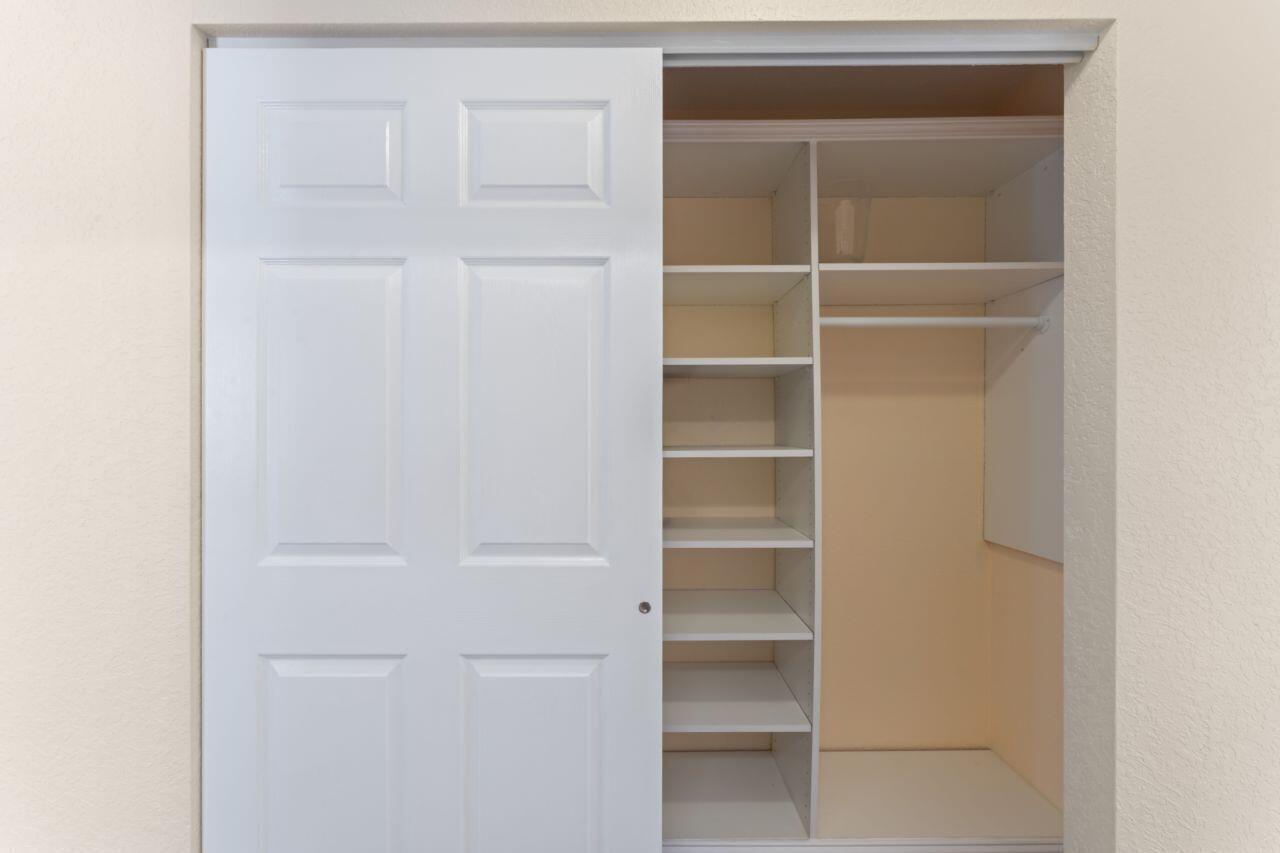 CANYON LAKES 5 - Residential Lease