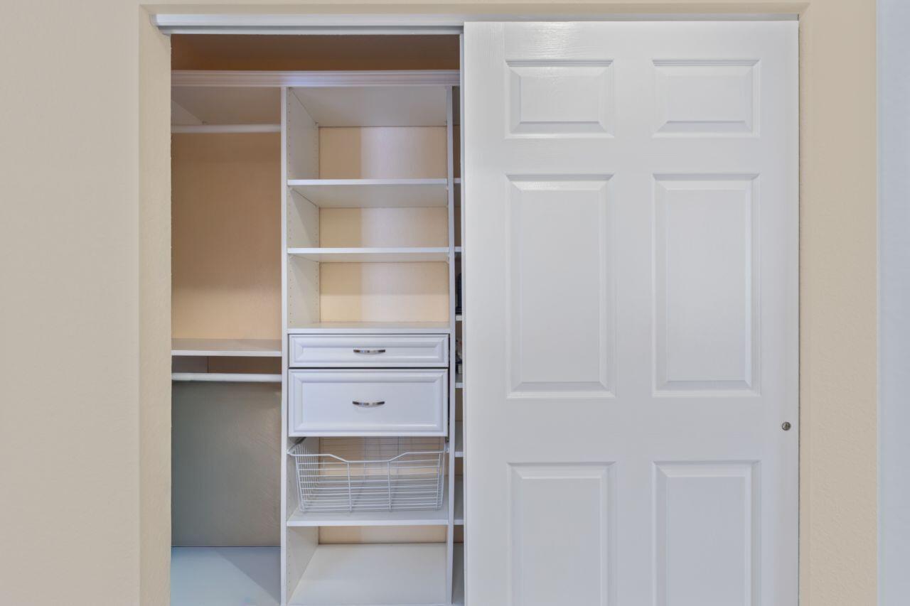 CANYON LAKES 5 - Residential Lease