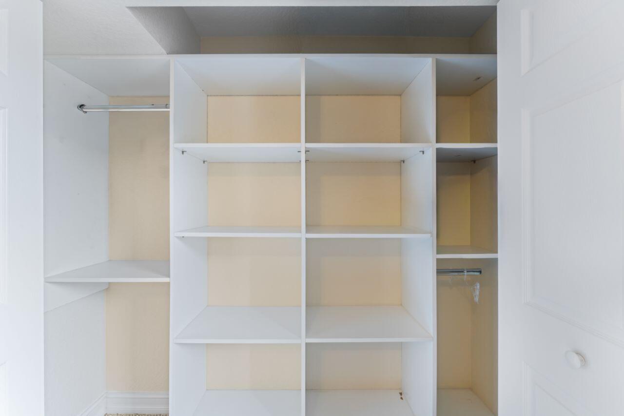 CANYON LAKES 5 - Residential Lease