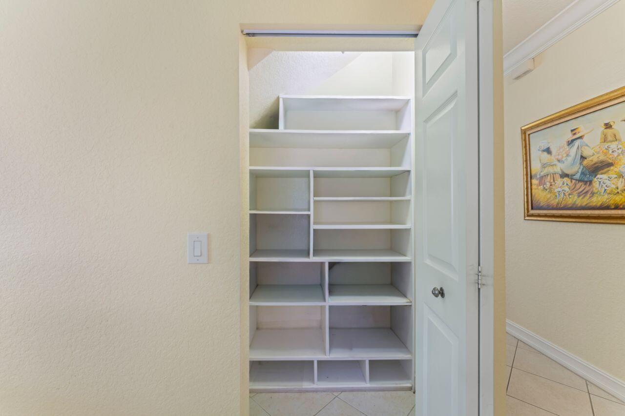 CANYON LAKES 5 - Residential Lease