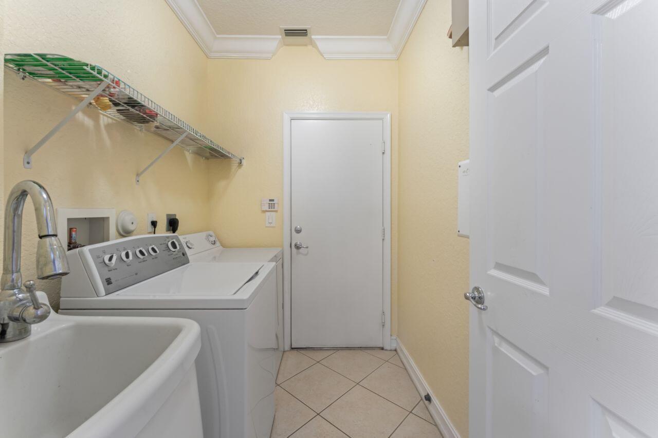 CANYON LAKES 5 - Residential Lease