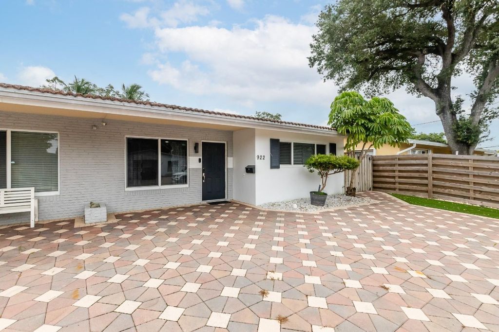 Photo of 922 Orange Isle, Fort Lauderdale, FL 33315 (MLS # F10462583)