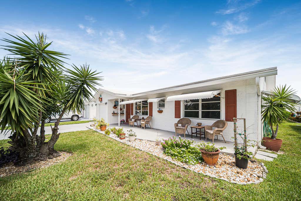 Photo of 2104 SW 24th Street, Boynton Beach, FL 33426 (MLS # R11117921)