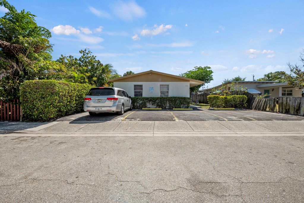 Photo of 1122 N E Street, Lake Worth Beach, FL 33460 (MLS # F10434019)