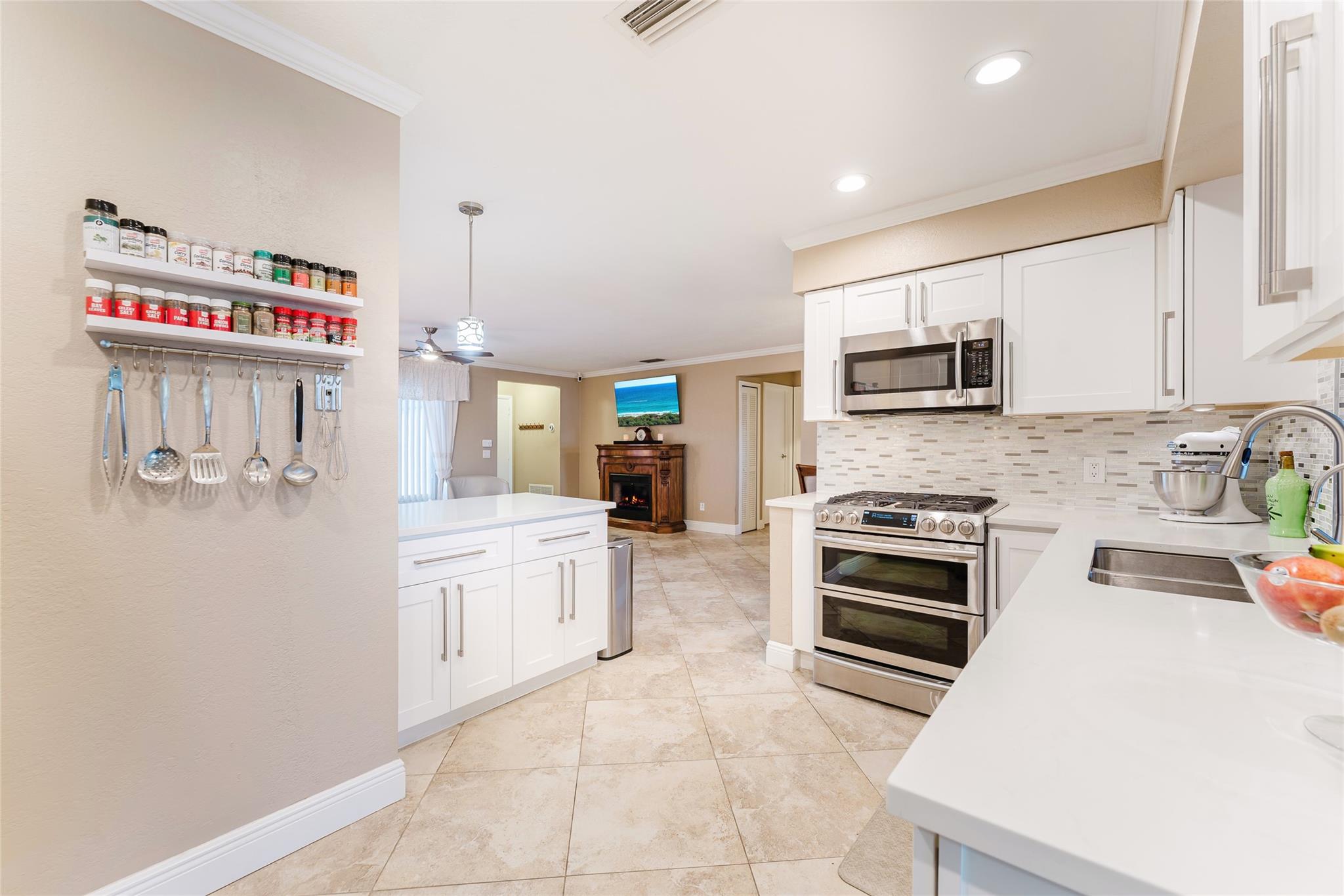 11541 NW 35th St