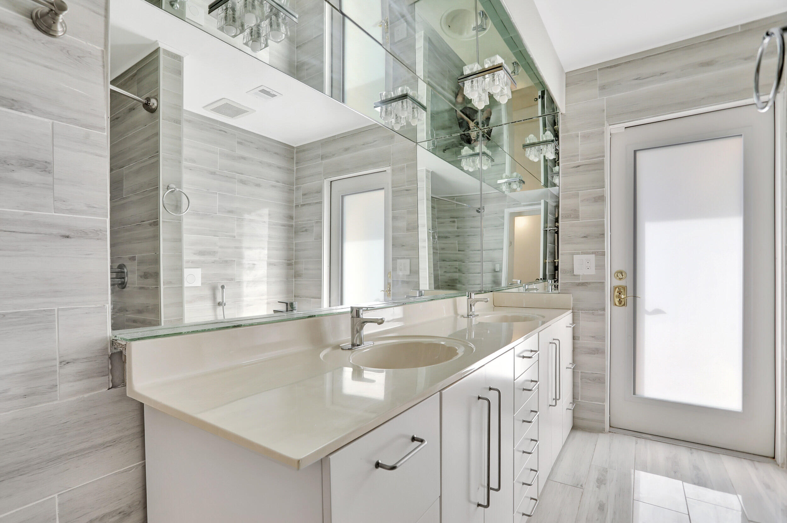 VENETIAN ISLES - Residential Lease