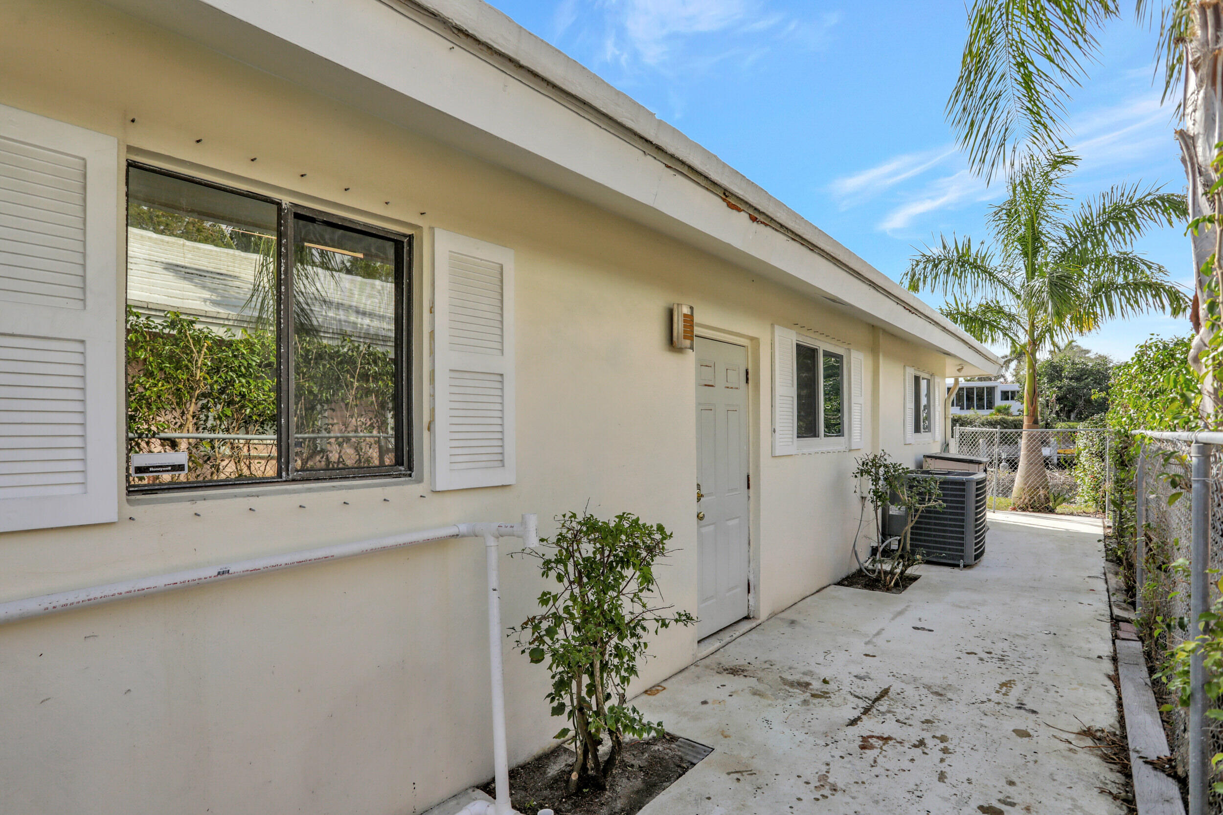 VENETIAN ISLES - Residential Lease