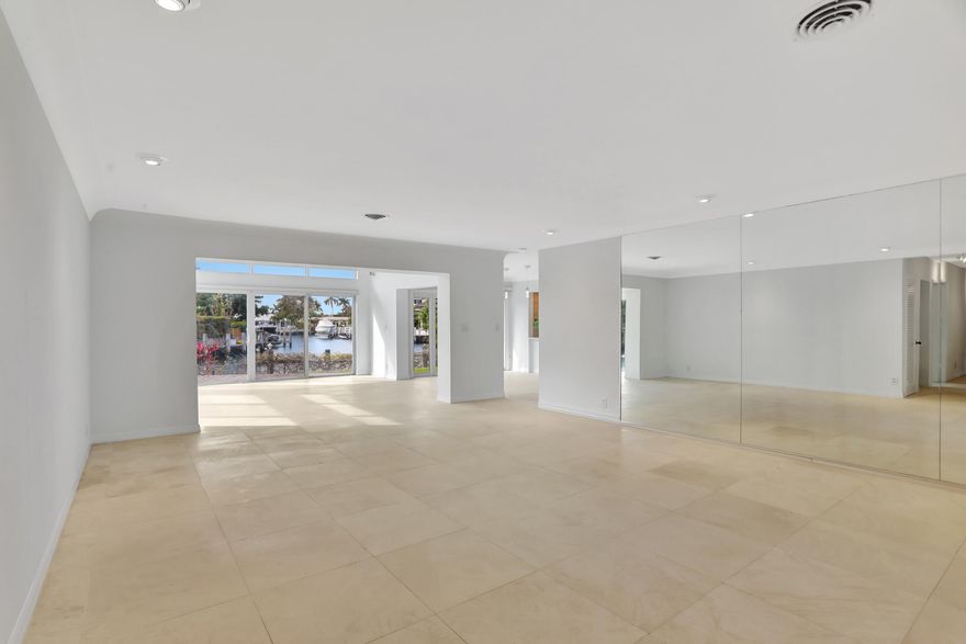 BOATERS PARADISE!! 
Looking to rent for a short period while you are looking to purchase a property in Florida? This is it!!!!
Single family pool home on the water NO FIXED bridges. 
Freshly painted, no HOA, fantastic location and views!
Pets welcome :-)
Renting only for a short term, 6 months and a day but not more than 8 months. Not an annual rental or  available for season.