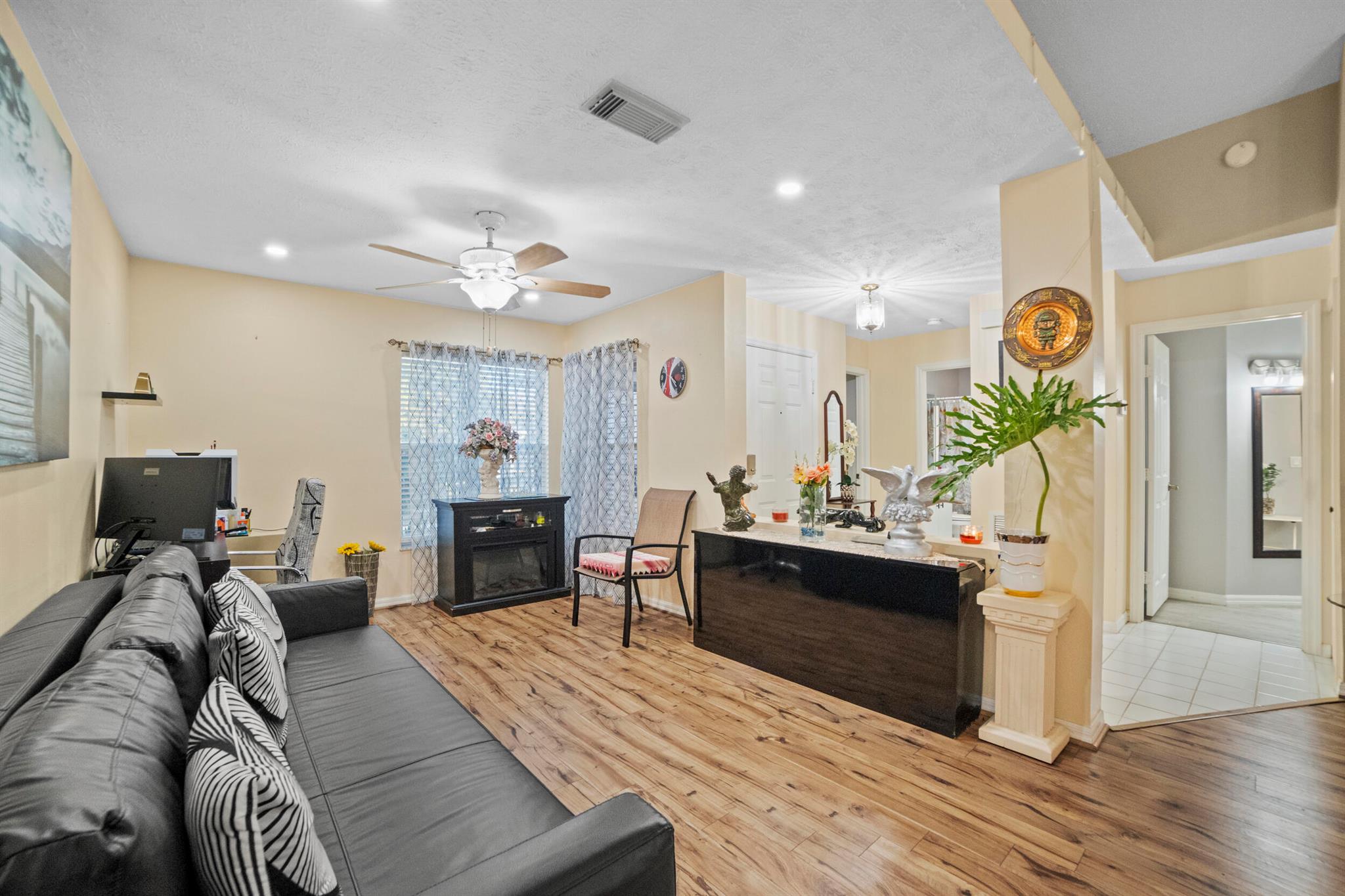 SPANISH LAKES FAIRWAYS NE - Residential