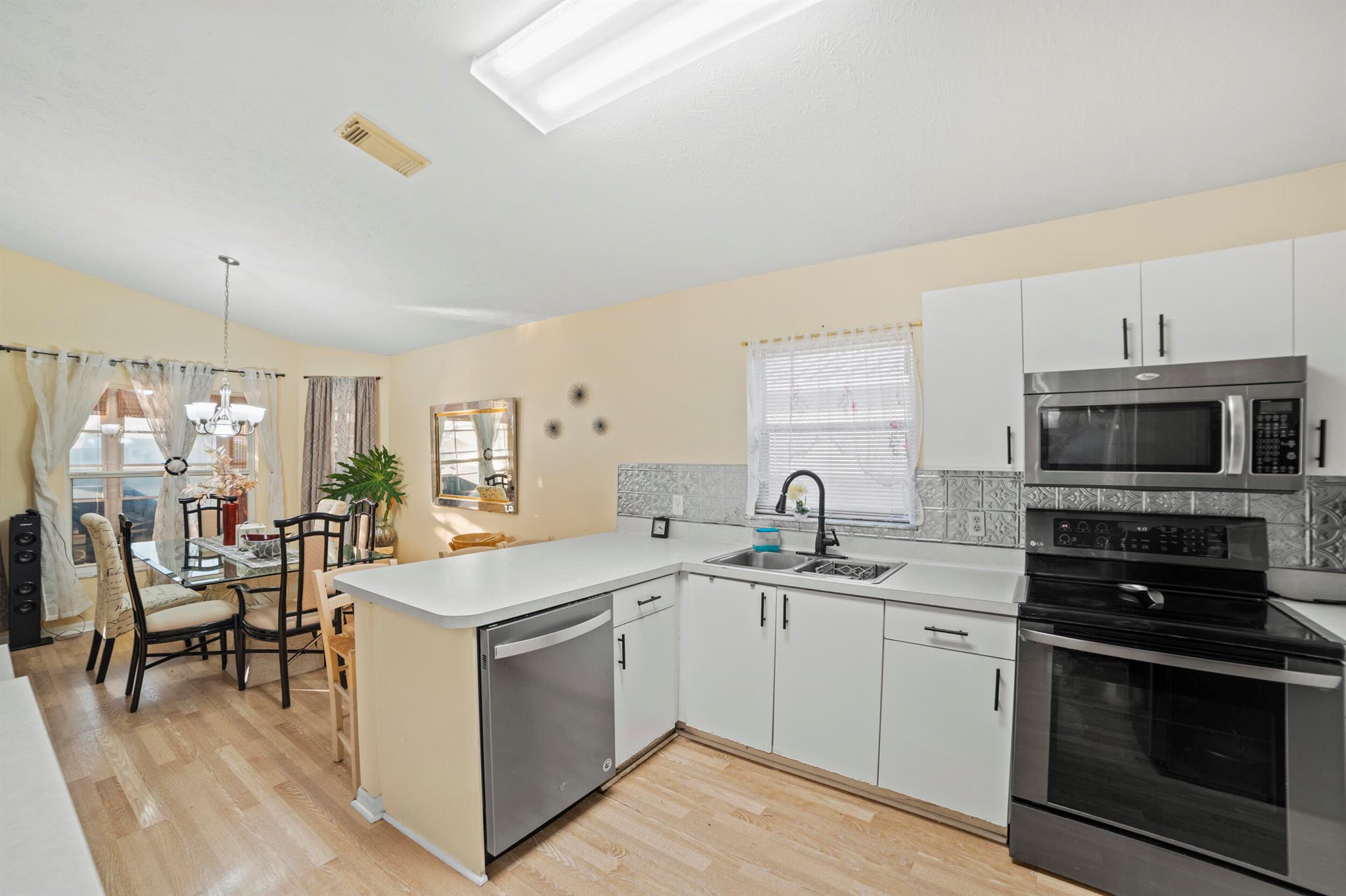 SPANISH LAKES FAIRWAYS NE - Residential