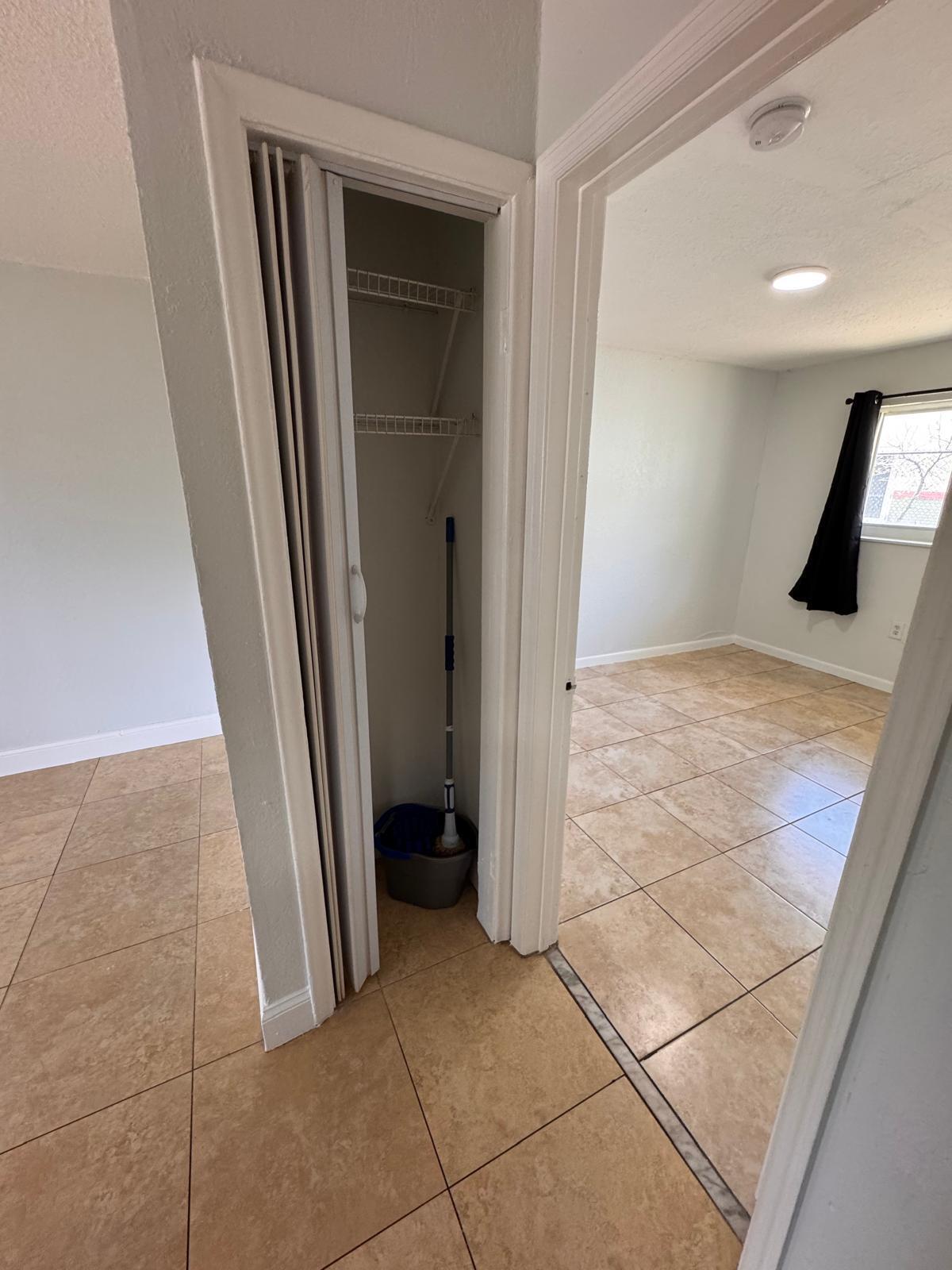 Palm Tree 119-23 B - Residential Lease