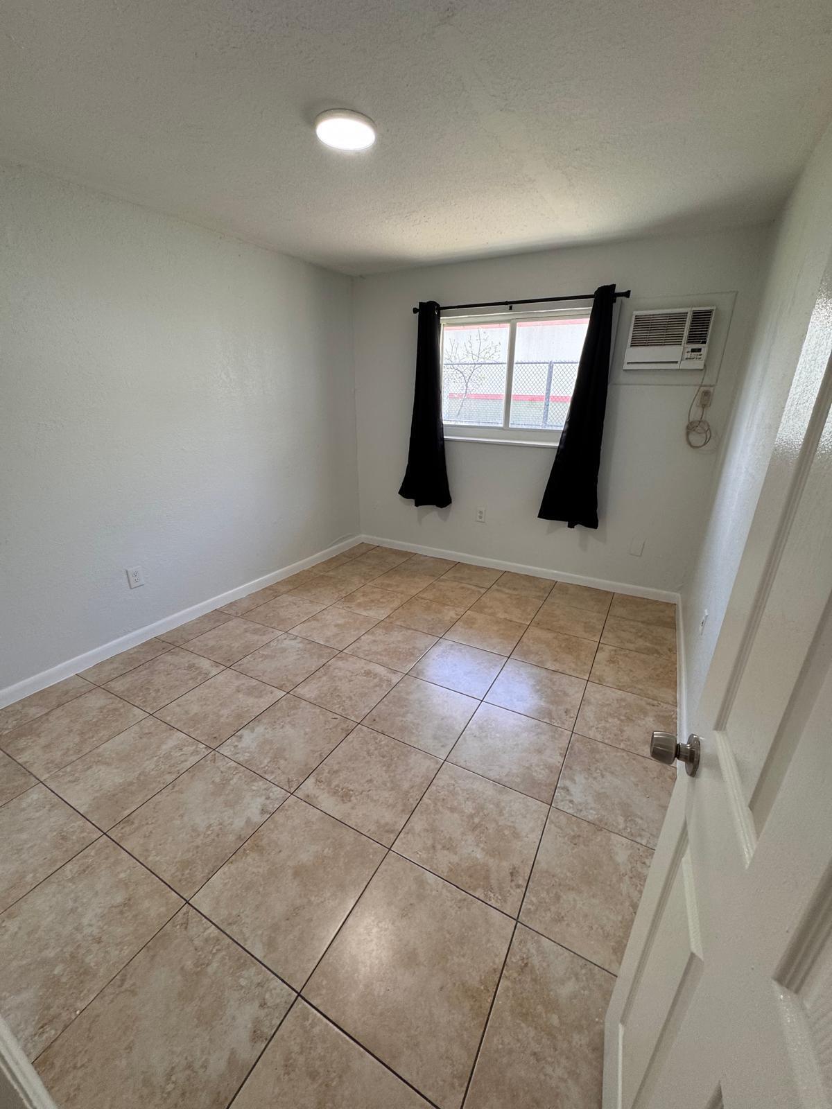 Palm Tree 119-23 B - Residential Lease