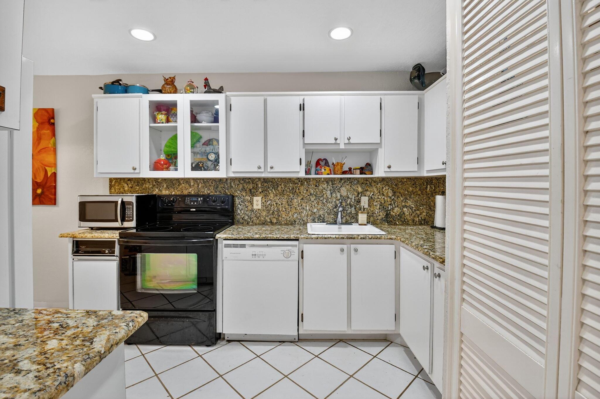 SOUTHPORT AT HUNTERS RUN - Residential