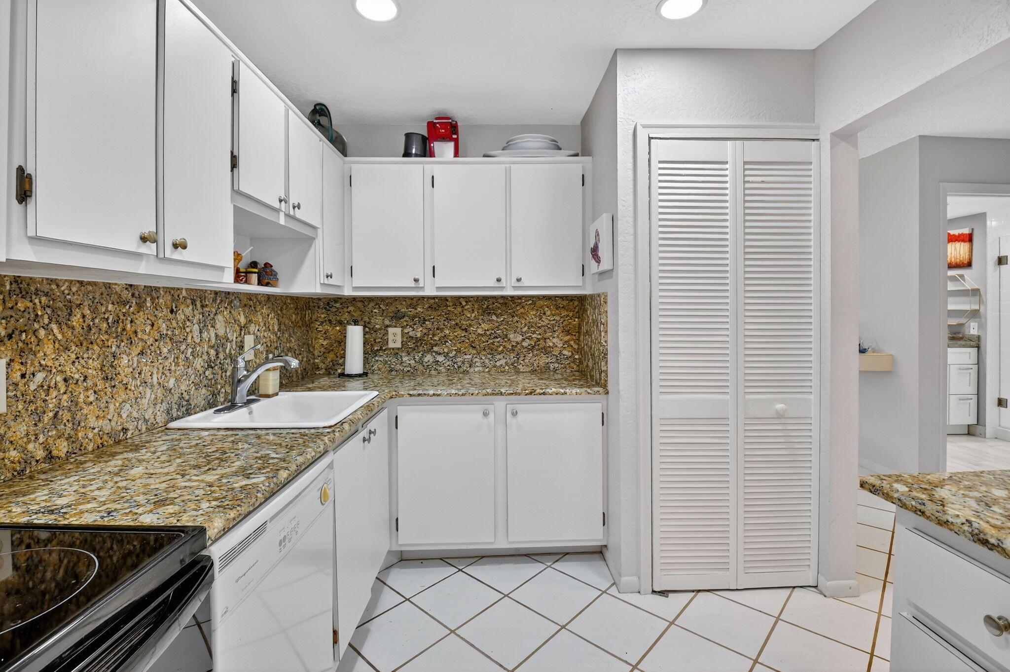 SOUTHPORT AT HUNTERS RUN - Residential