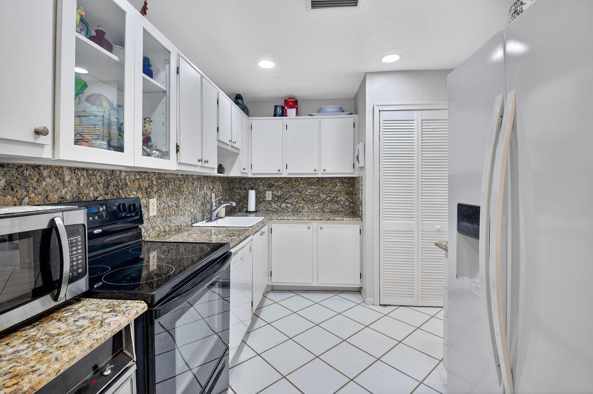SOUTHPORT AT HUNTERS RUN - Residential