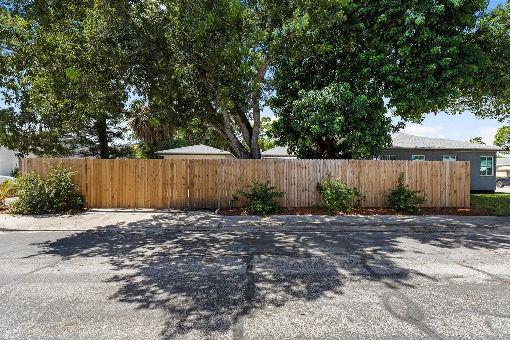 Photo of 401 8th Avenue S, Lake Worth Beach, FL 33460 (MLS # R11026070)