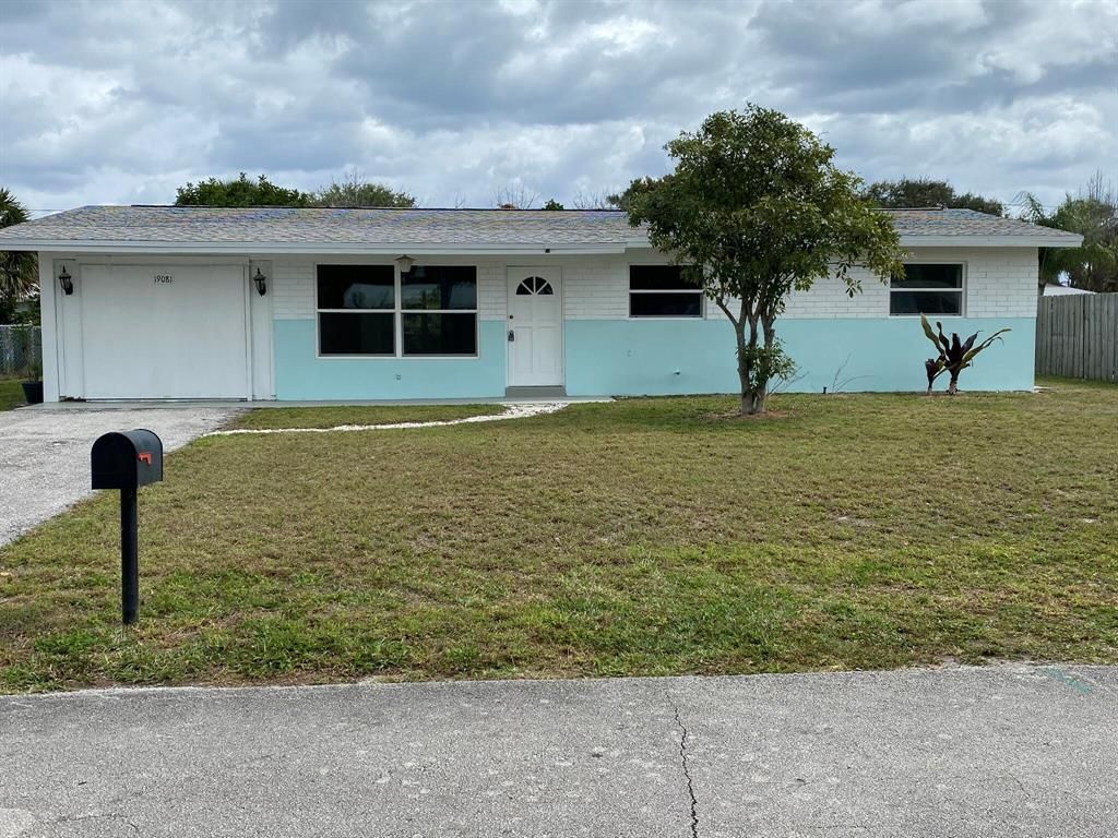 Photo of 19081 SE Barus Drive, Jupiter, FL 33469 (MLS # R10777192)