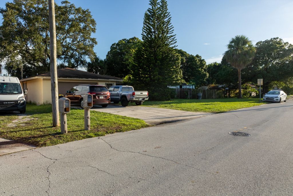 Photo of 805 Ixoria Avenue, Fort Pierce, FL 34982 (MLS # R11108291)