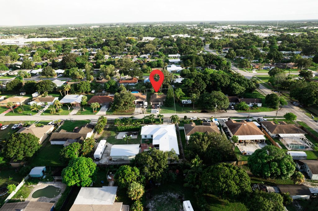 Photo of 805 Ixoria Avenue, Fort Pierce, FL 34982 (MLS # R11108291)