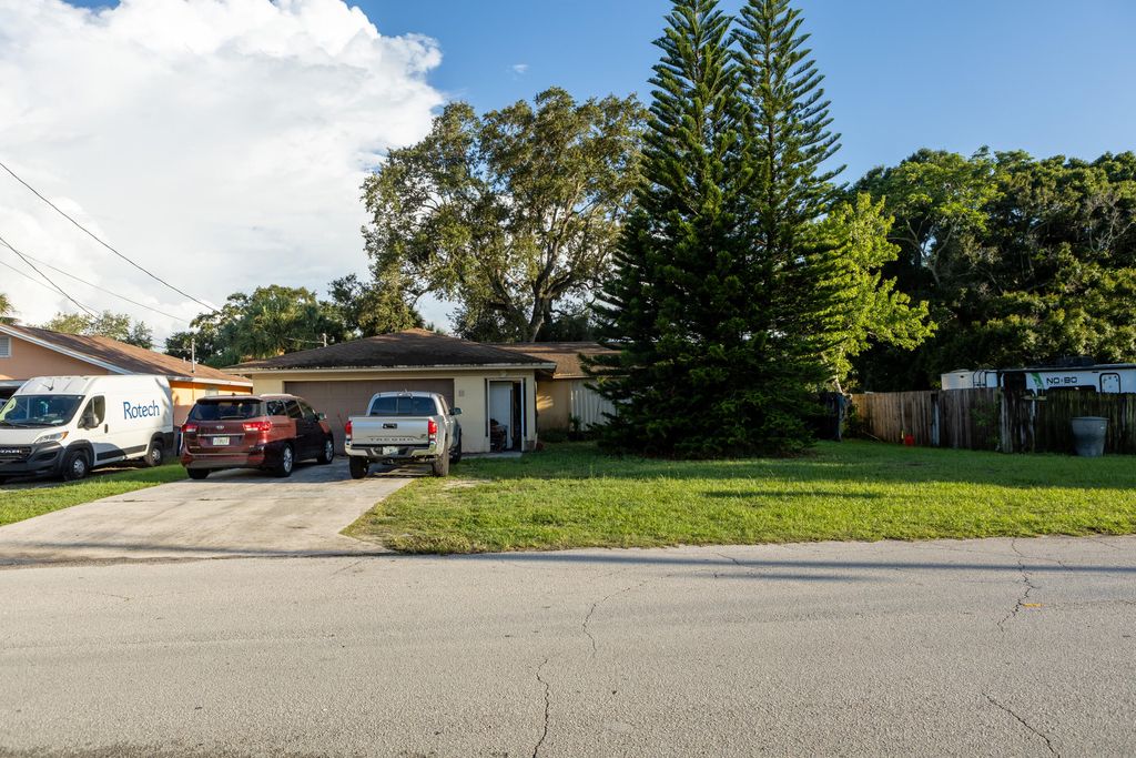 Photo of 805 Ixoria Avenue, Fort Pierce, FL 34982 (MLS # R11108291)
