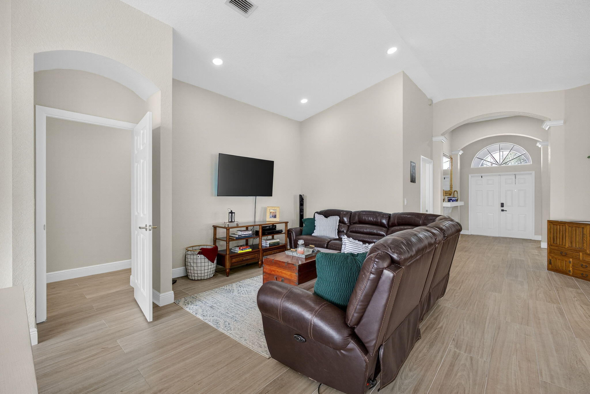 LAKEFIELD OF THE LANDINGS AT WELLINGTON 2A - Residential Lease
