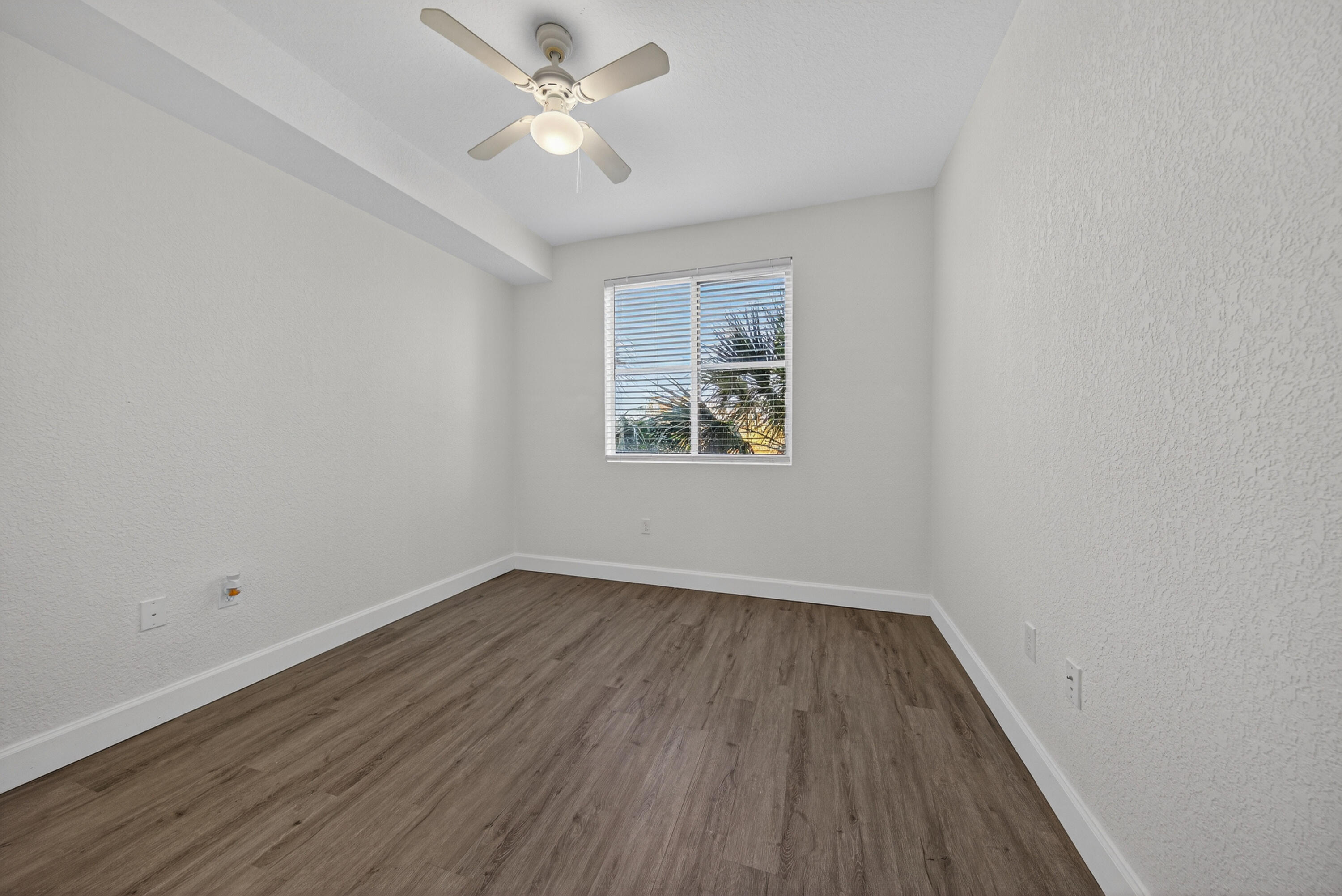 VIZCAYA LAKES CONDO - Residential Lease