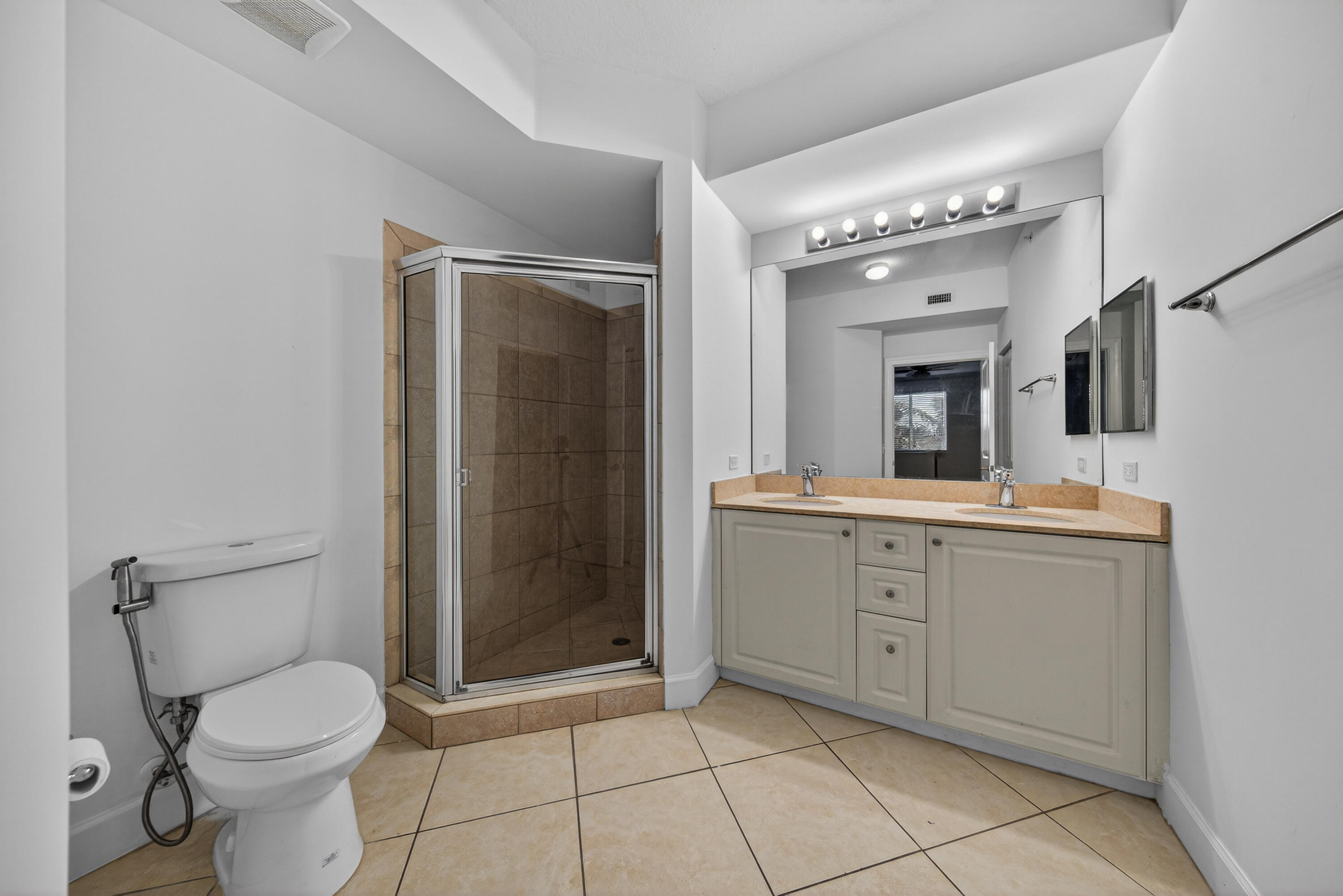 VIZCAYA LAKES CONDO - Residential Lease